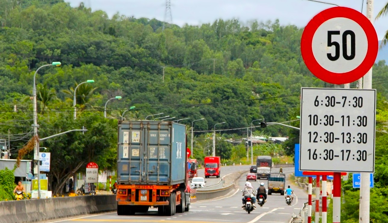 Cục Đường bộ yêu cầu loại bỏ ngay các biển báo không cần thiết
