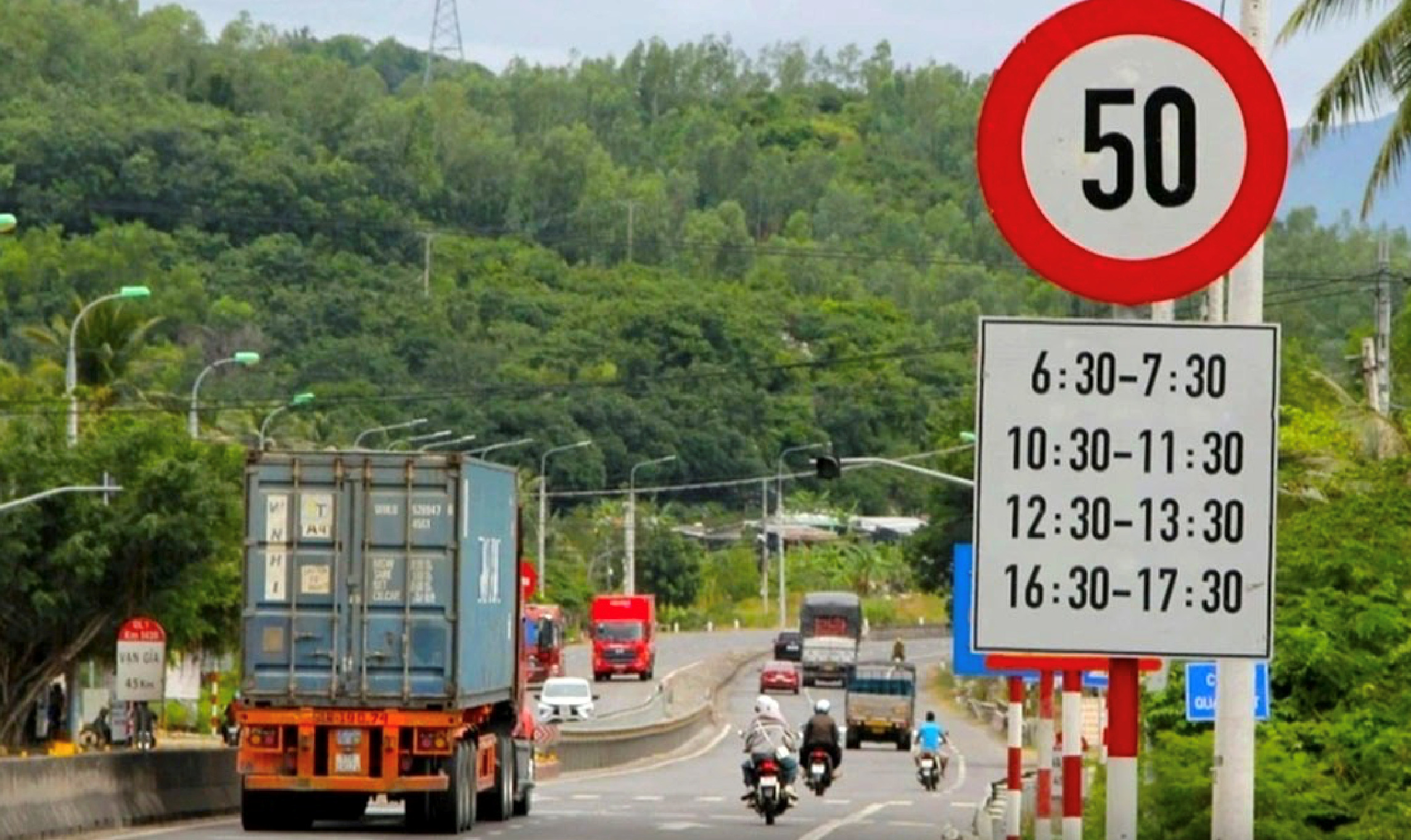 Xử lý dứt điểm bất cập đèn tín hiệu, biển báo trong tháng 4