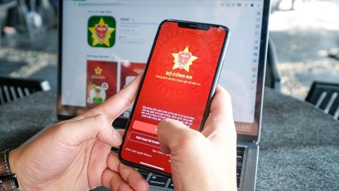 Xuất trình bằng lái trên VNeID hoặc số giấy phép lái xe khi được kiểm tra
