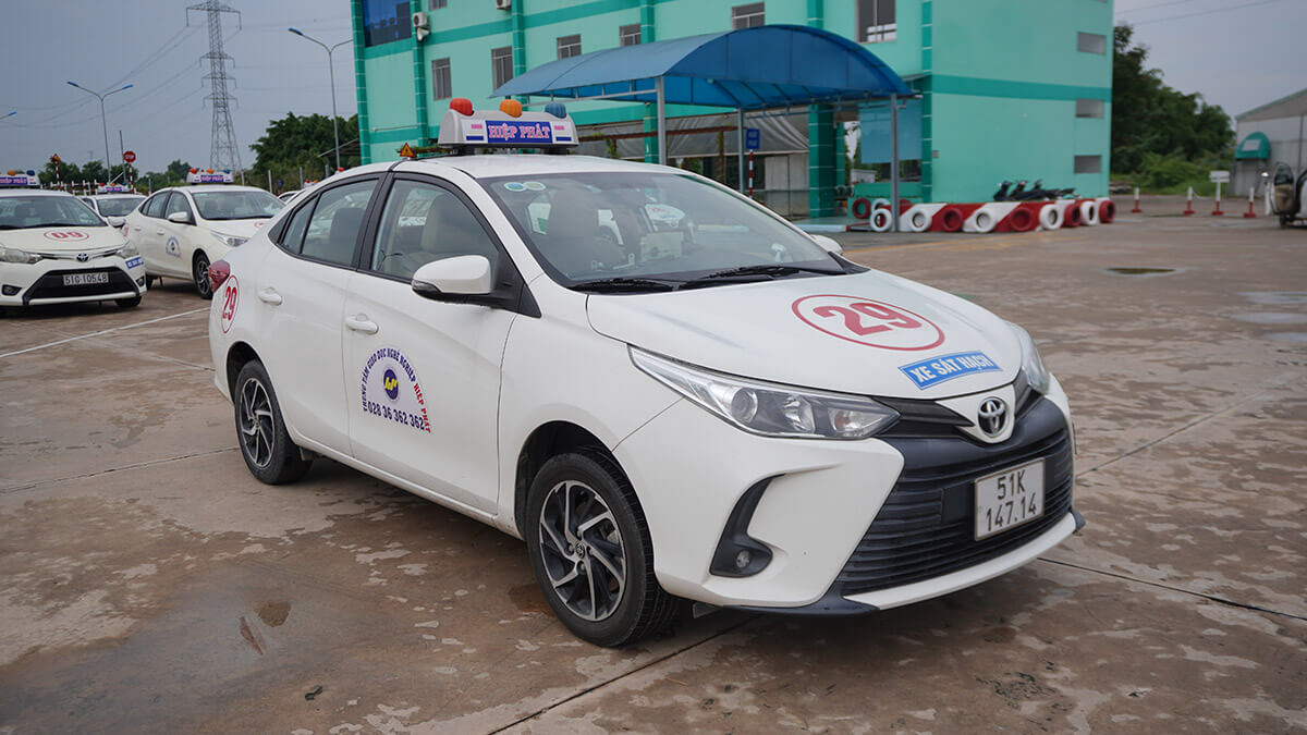 Đào tạo hạng B xe chuyển số tự động (bao gồm cả xe ô tô điện, xe hybrid)