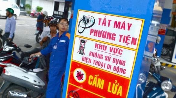lỗi xử phạt khi đổ xăng